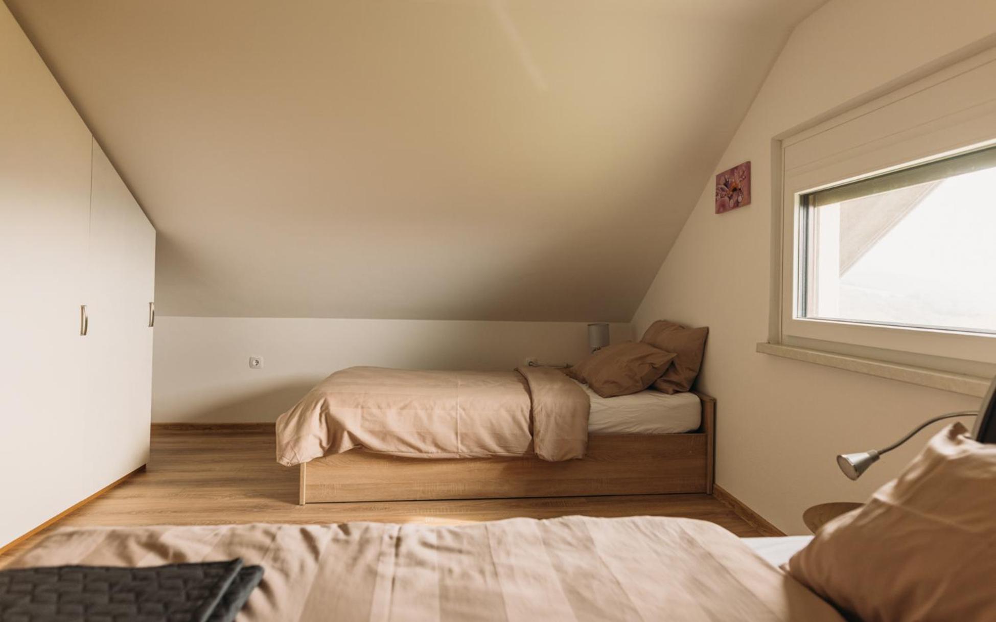 Apartma Hisa Na Ravnah With Hot Tub Pišece Exteriér fotografie