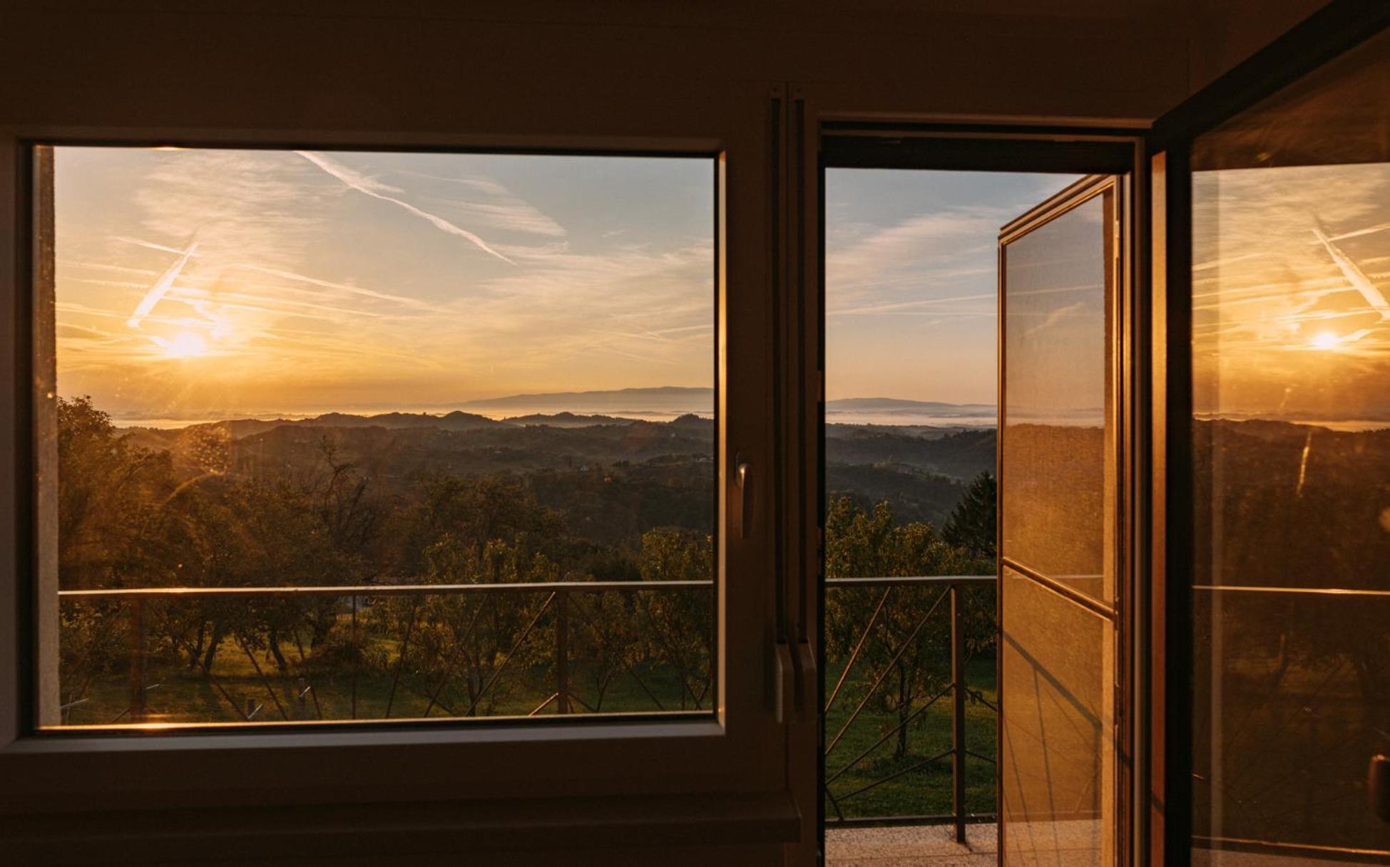 Apartma Hisa Na Ravnah With Hot Tub Pišece Exteriér fotografie