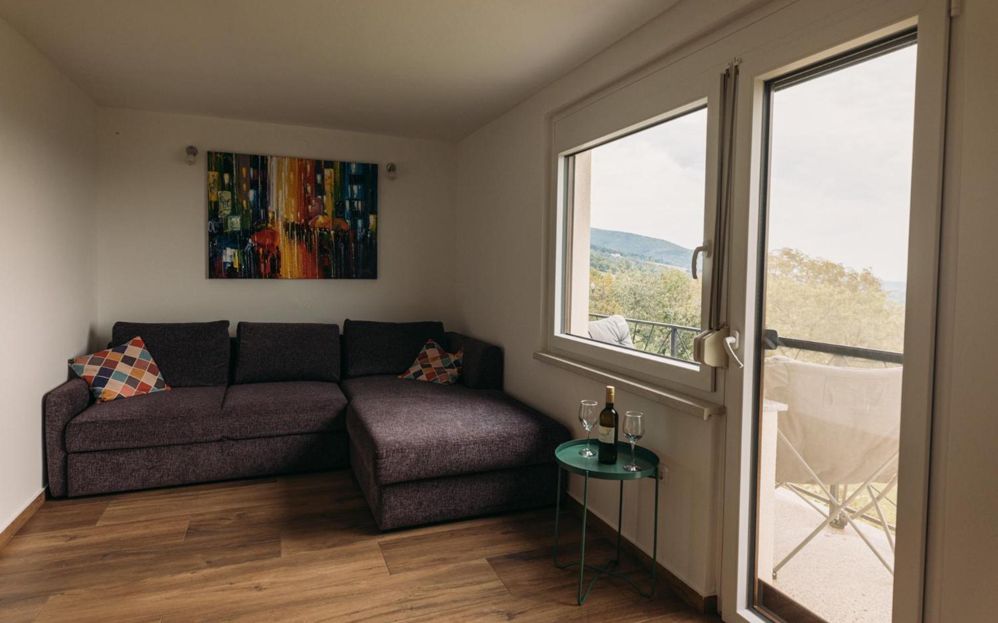 Apartma Hisa Na Ravnah With Hot Tub Pišece Exteriér fotografie