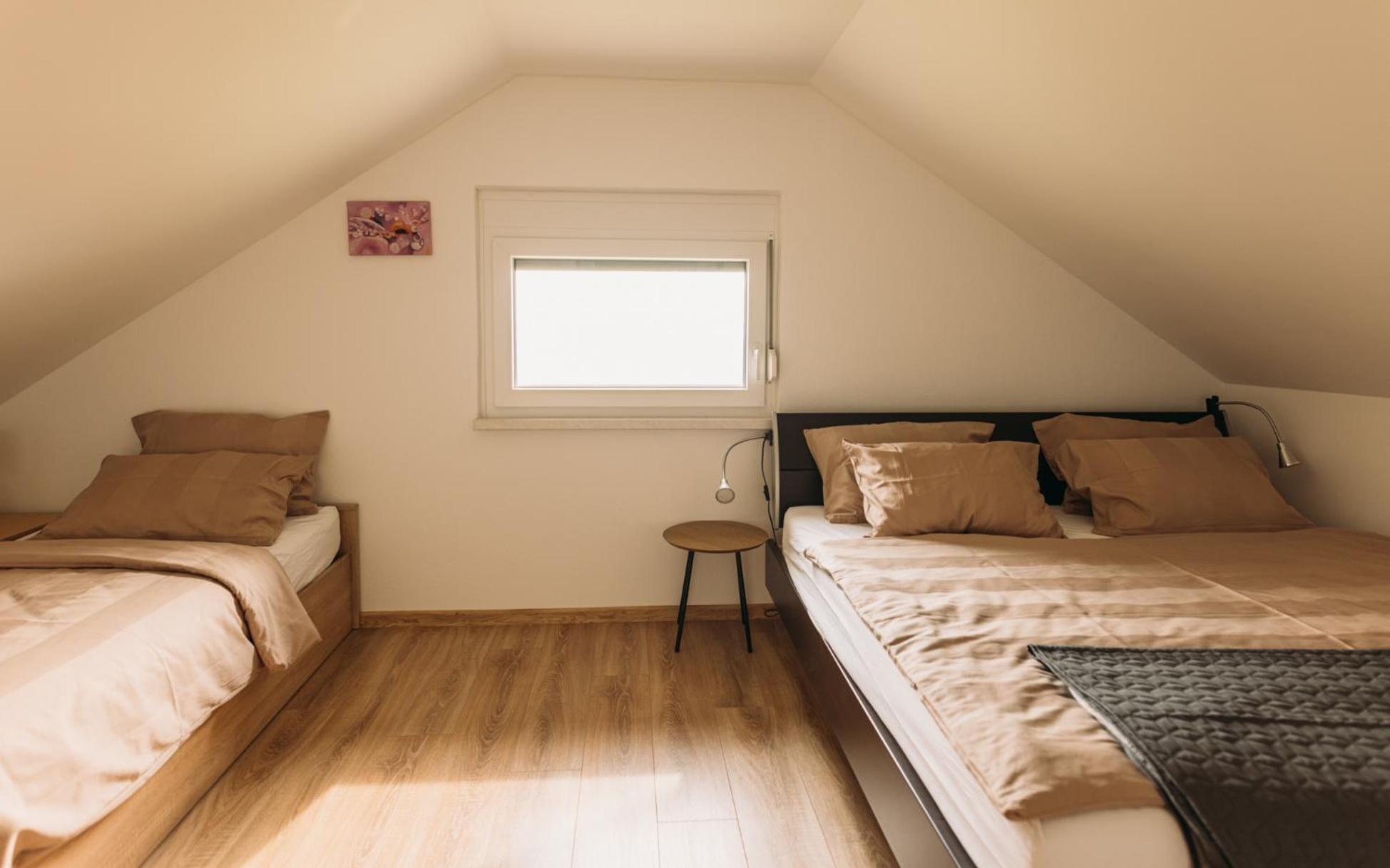 Apartma Hisa Na Ravnah With Hot Tub Pišece Exteriér fotografie