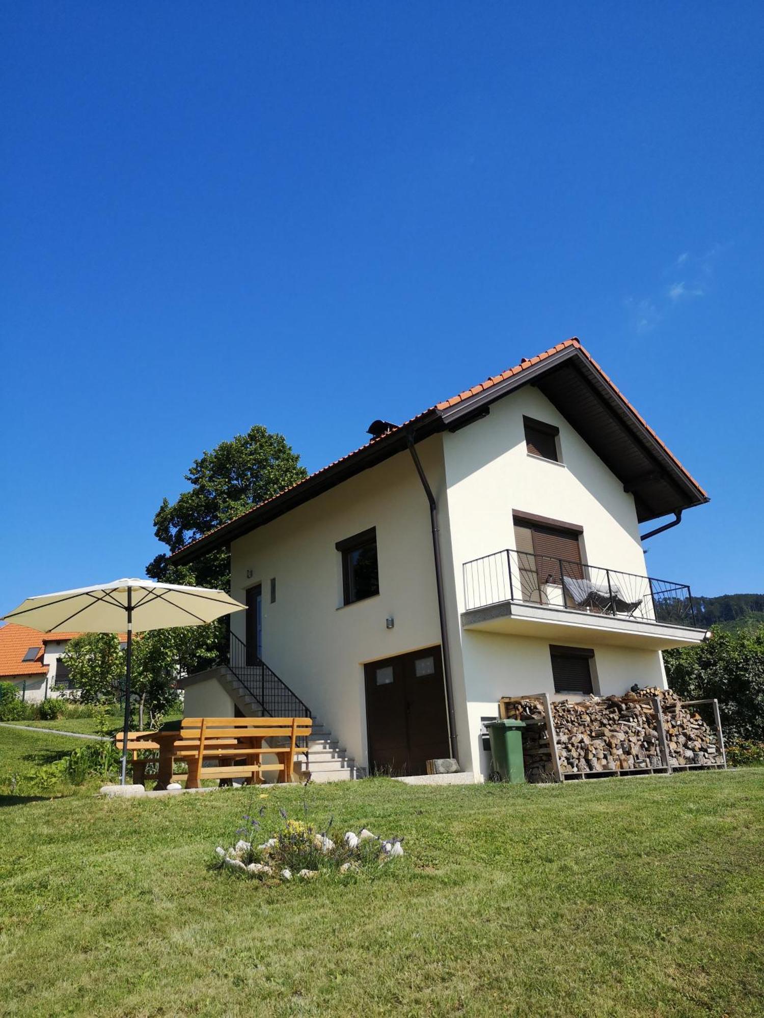 Apartma Hisa Na Ravnah With Hot Tub Pišece Exteriér fotografie