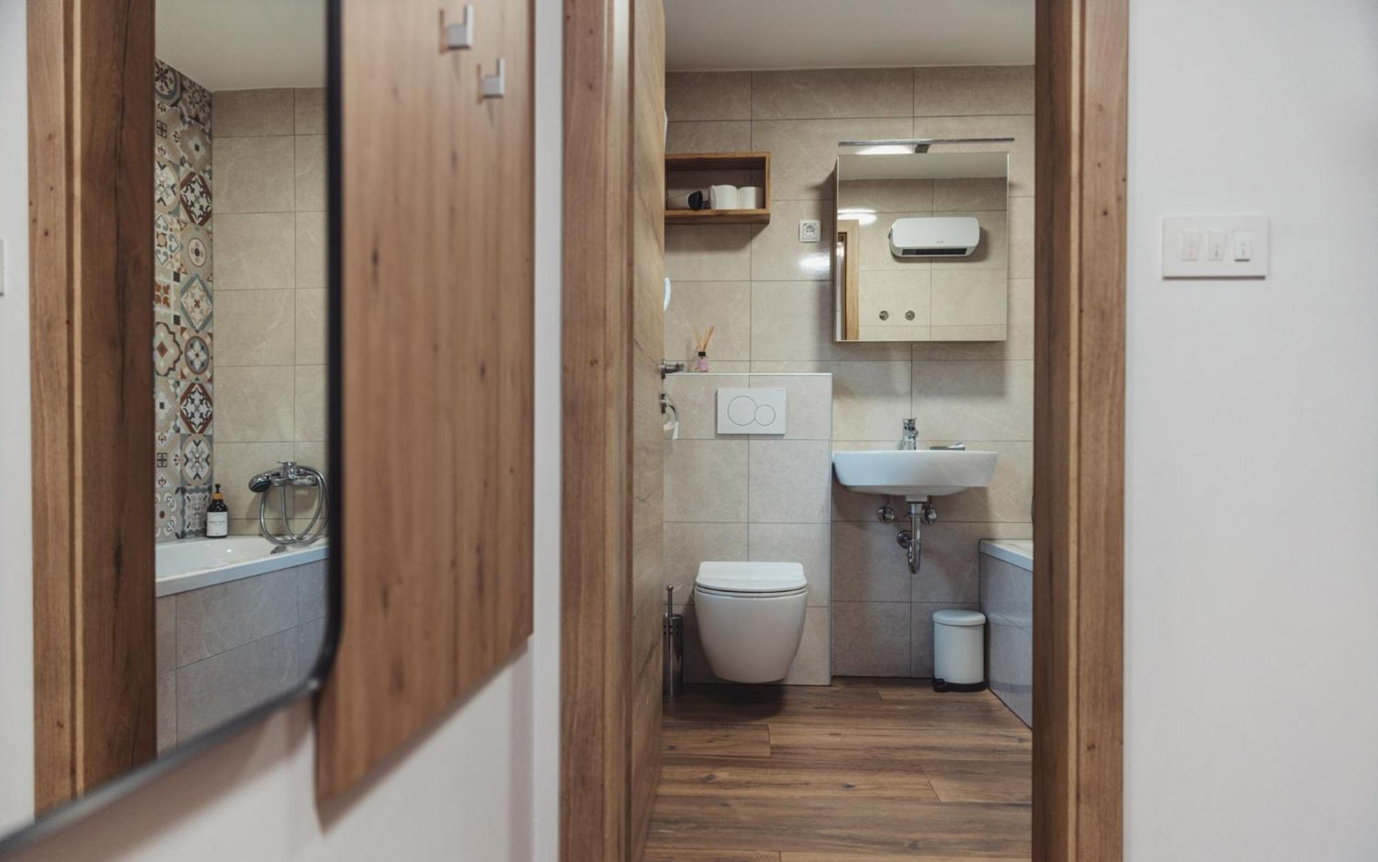 Apartma Hisa Na Ravnah With Hot Tub Pišece Exteriér fotografie